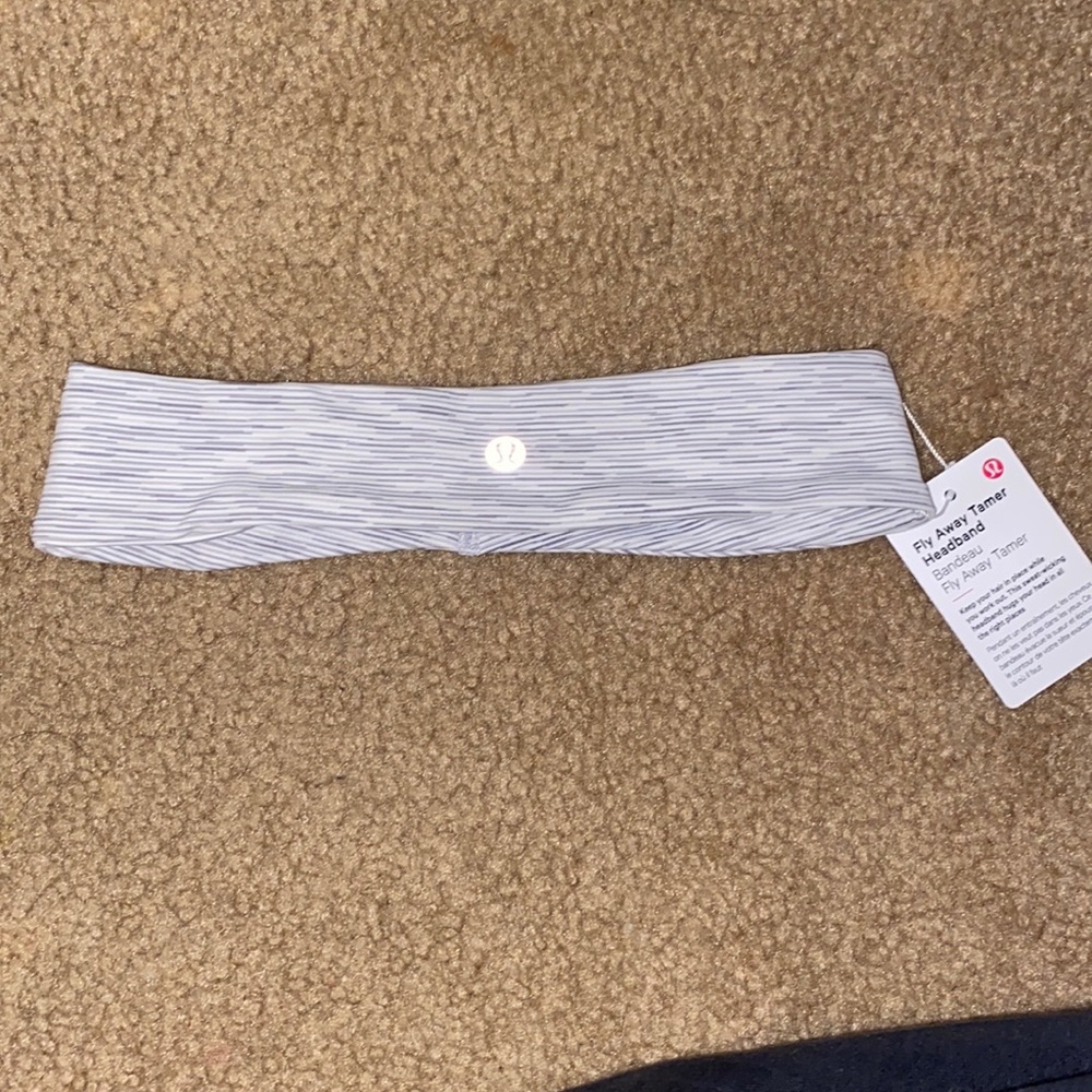 Lululemon Fly Away Tamer Headband